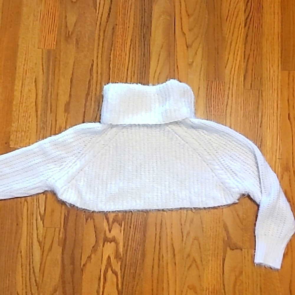 Cozy Crop funnel neck sweater sz S
